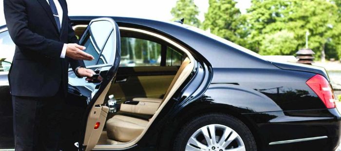 Airport Limousine Service: Luxury Travel to and from New York Airports