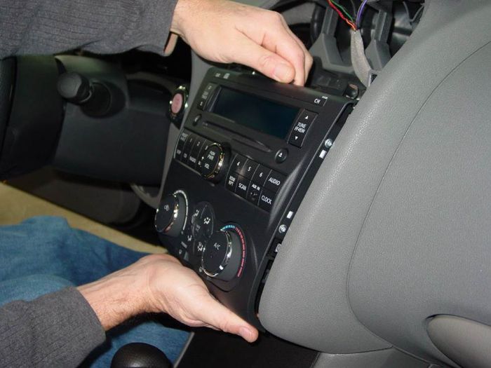 Fast Affordable Car Radio Replacement Service