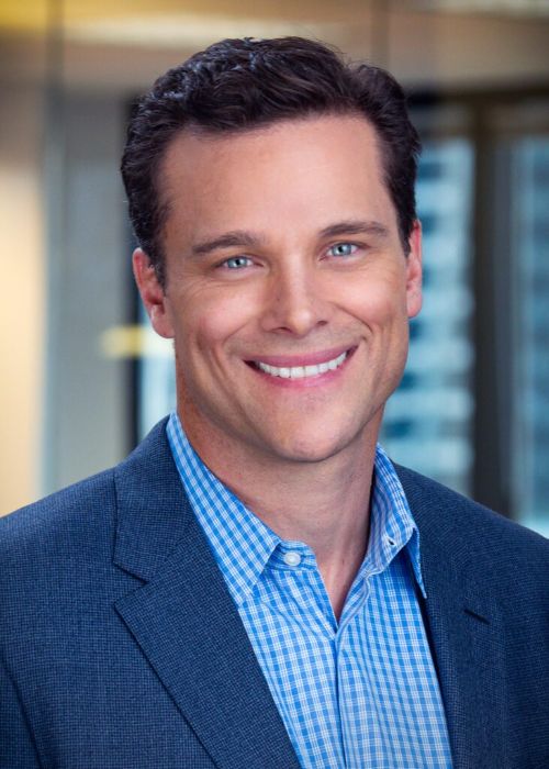 LinkedIn Studio Headshot Sessions by InHeadshots