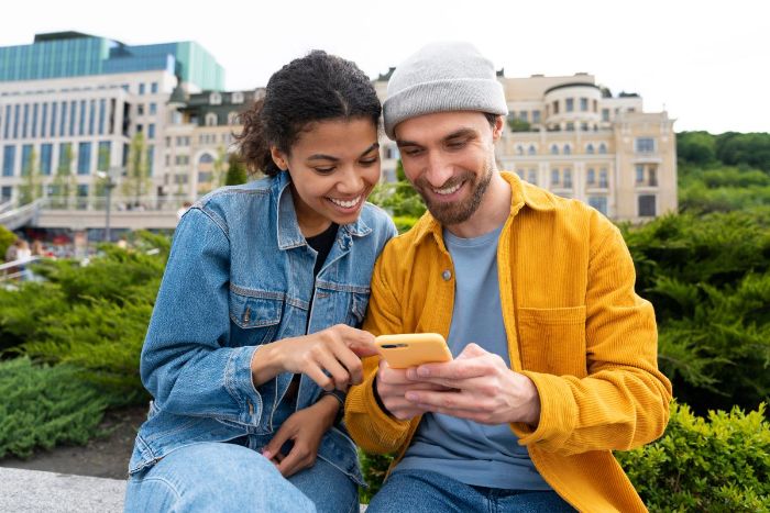 Meet Spanish Singles on Latin Phone Chat Lines via ChatlinesHub
