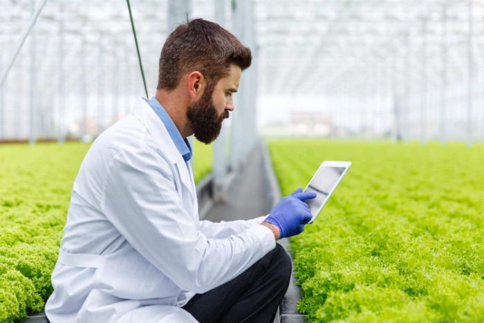 Life Sciences Commercial Platform with Connected Field Insights