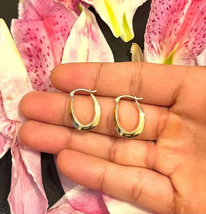 10K Real Gold Oval Hoop Earrings Small 34 Lightweight Yellow or White Gold Hoops