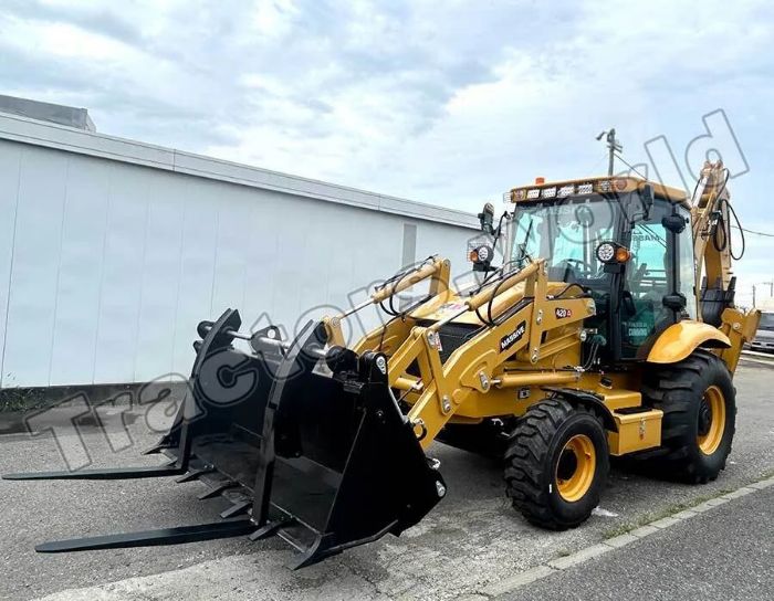 Massive 4CX Backhoe Loader