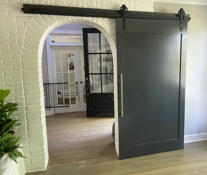 Work With a Comprehensive Barn Door Contractor Who Handles It All