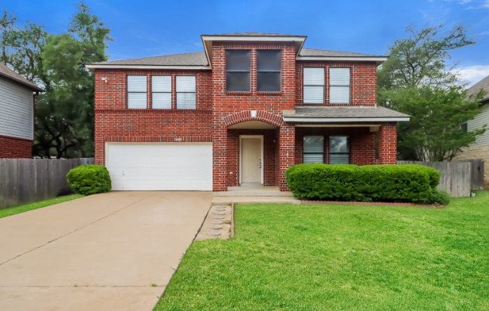 4beds 2.5baths available for rent