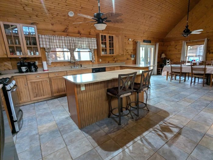 Book 5 bedroom Vacation homes to enjoy your upcoming family reunion in Luray