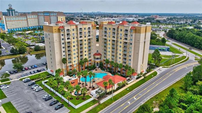 Book a Fully Furnished Vacation Villa in Orlando